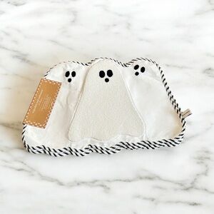 NEW Halloween cupcakes & cashmere Ghost Kitchen Placemats Set of 4 White & Black